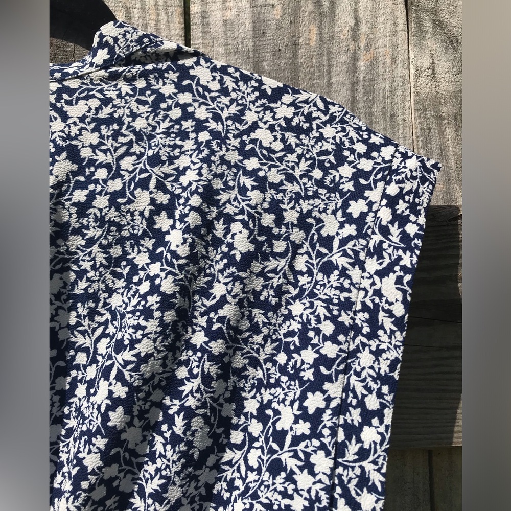 Monteau Los Angeles Floral Navy Blue Women's Top - Picture 9 of 9